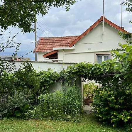 Holiday home Maison Independante , Paris Proche Jo 2024 Vaires Sur Marne Est A 10 Minutes De Des Epreuves Olympique De Canoe Kayac 2 *